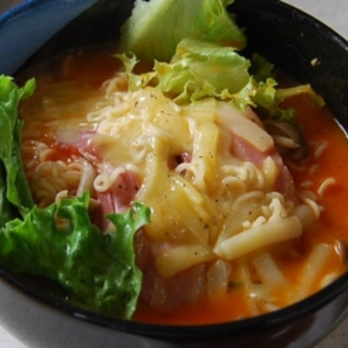 インスタントでトマトチーズラーメン
